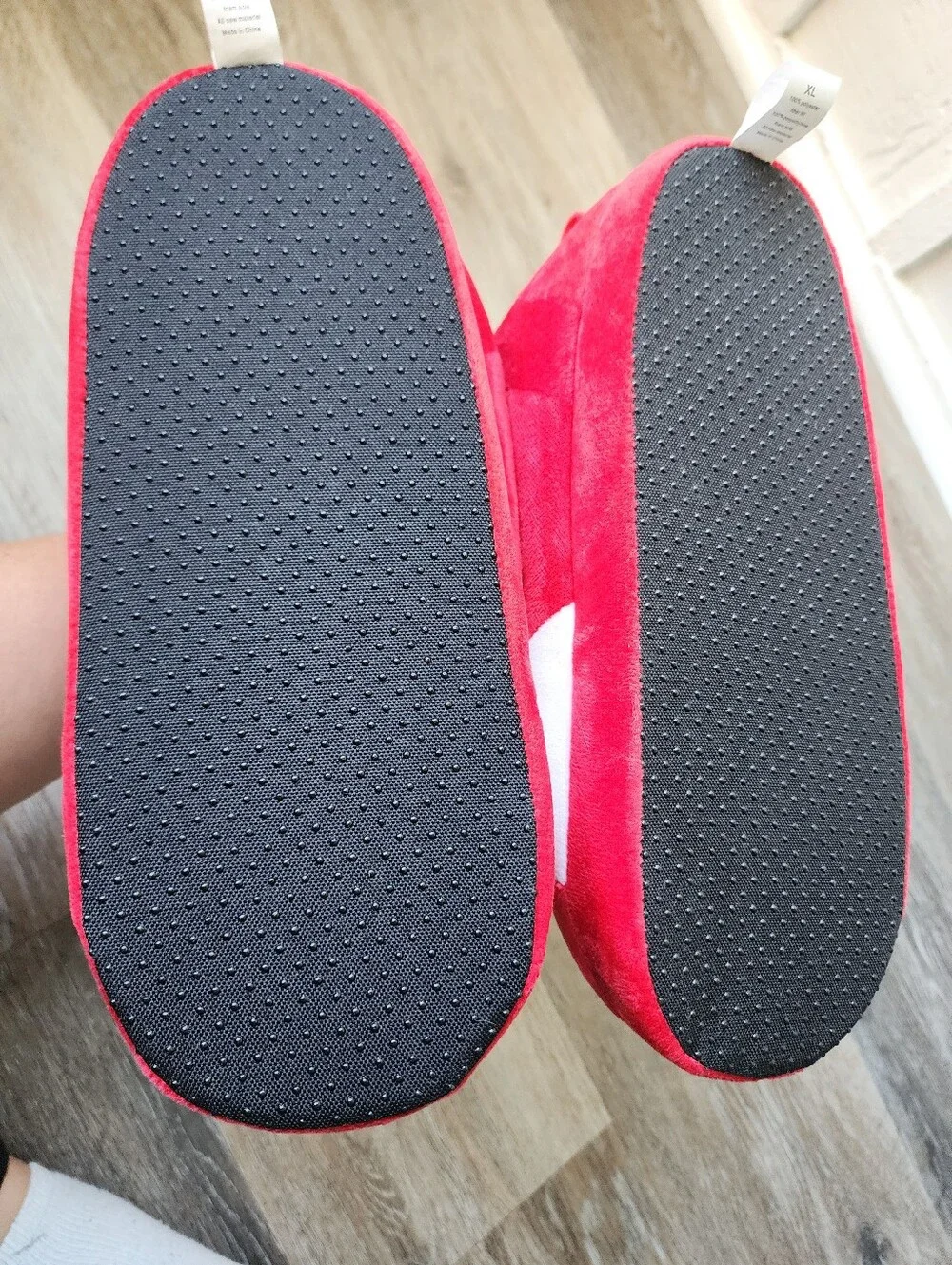New Wisconsin Red & White Plush Slipper Sneakers Size XL